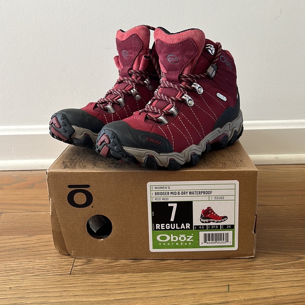 Women’s Oboz Hiking boots size 7 in rio red